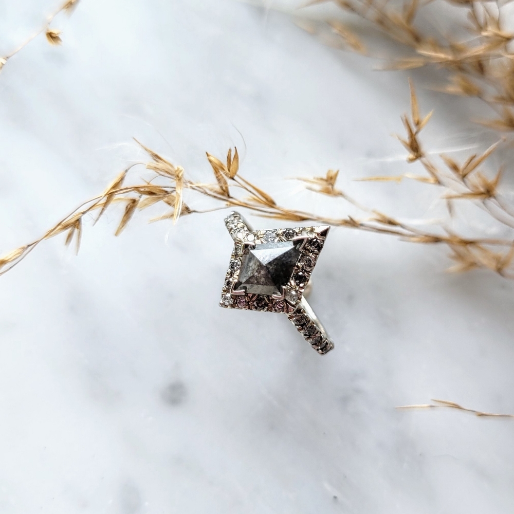 Kite Salt & Pepper White Gold Ring